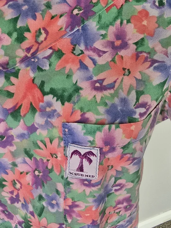 Scrub Med Floral Short Sleeve Scrub Top - Picture 2 of 4